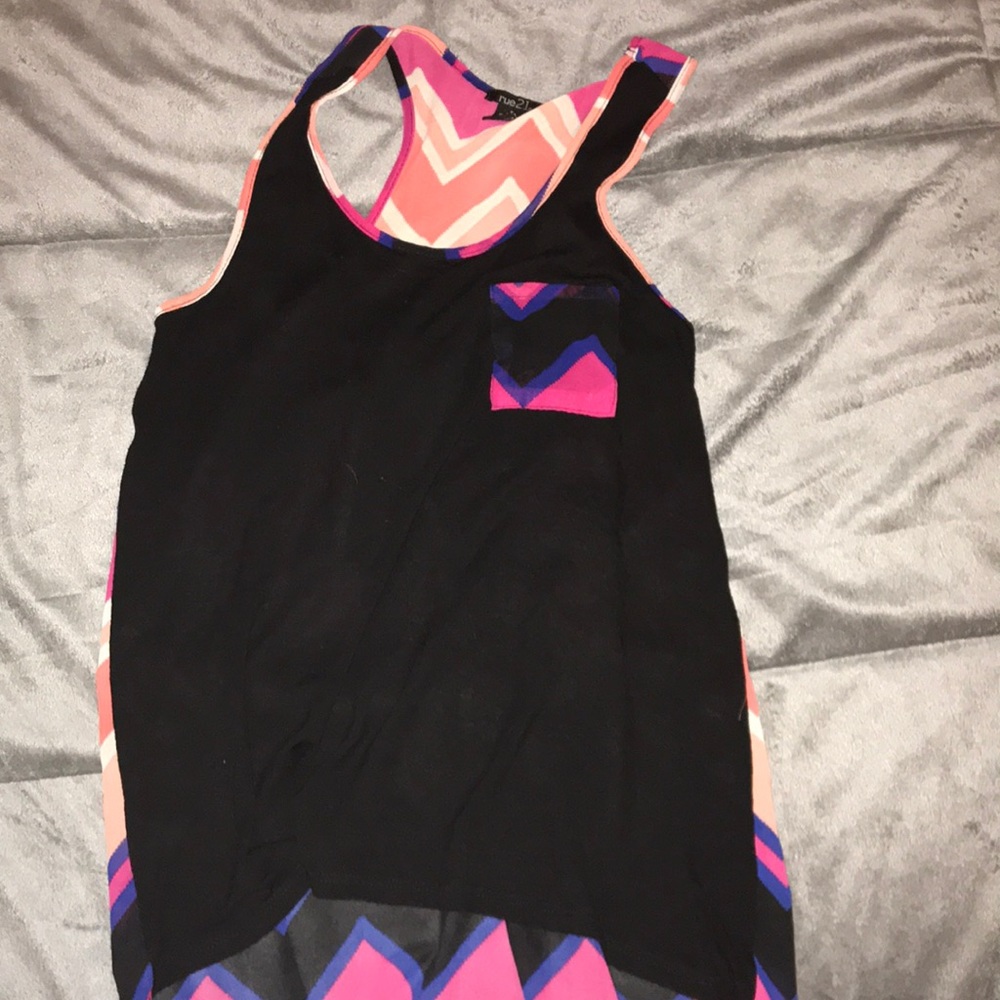 Cute tank top small and in good conditions